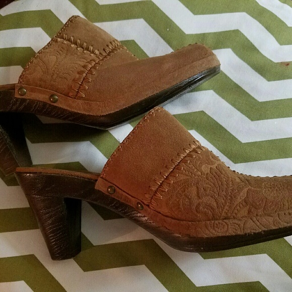 Clogs - Picture 2 of 2